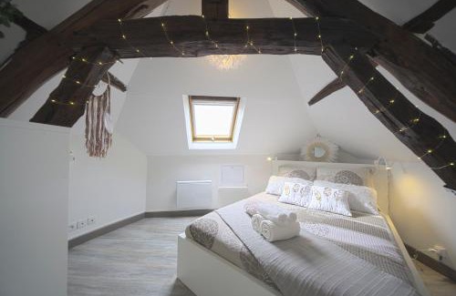 Sens Apartment | Mon Rêve - By BEST KEYS - Loft Cosy & Charme Authentique - Poutres Apparentes - Centre Ville - Netflix & WiFi Fibre - Smart TV - Machine à Café Nespresso - Check-in Autonome - Parking Facile & Gratuit