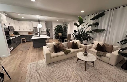 Utah County House | Mona Lisa Sojourn & SPA. 4 Bedroom, 2.5 Baths, Purple Beds, Orbi Wifi, OLED TVs.