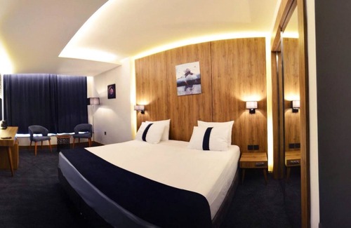 Al Jubeiha Hotel | Monarch Hotel Amman