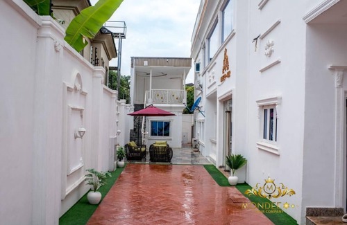 Ibadan Apartment | Mondeestars Luxury Home is 15 minutes drive to the shopping c