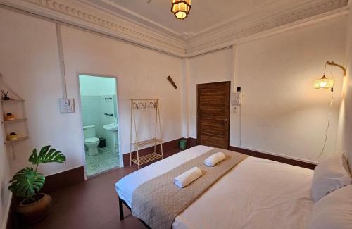 Savannakhet House | Monkey Guest House