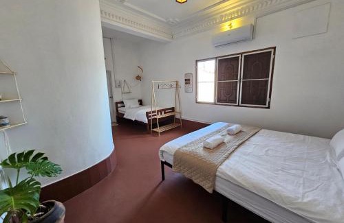 Savannakhet House | Monkey Guesthouse - Savannakhet