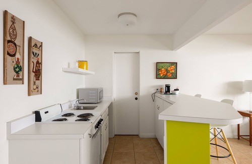 Desert Park Estates Hotel | Monkey Tree Hotel 2 by AvantStay | Stylish Hotel in Palm Springs w/Pool!