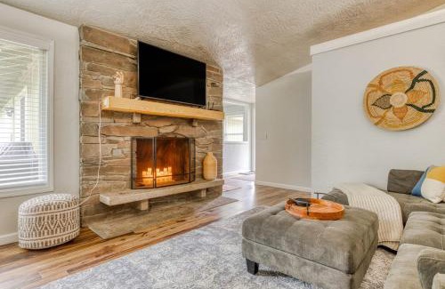Monmouth House | Monmouth Family Retreat - Pet Friendly, Play Areas, Hot Tub, Game Room