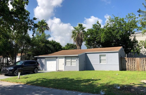 Highland Garden House | MONROE - QUIET OASIS WITH PRIVATE YARD &PARKING