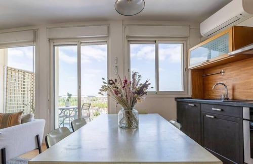 Saint - Aubin - Dupuy Apartment | Montaudran · Place Dupuy - Vue panoramique -Métro