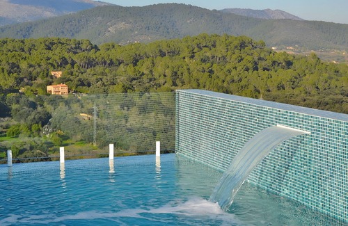 Buger Ski Chalet | Montblau 049 exclusive villa with private swimming pool, jacuzzi, barbecue and air conditioning