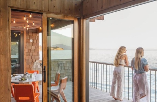 Santa Barbara House | Montecito Point — An Architectural Landmark on the Beach