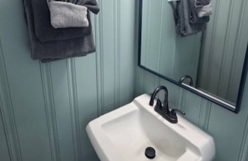 Biltmore Beach Hotel | Monterey Motel - Beach Cottage 11 at Beach Access 8. Large Pool. Newly Remodeled