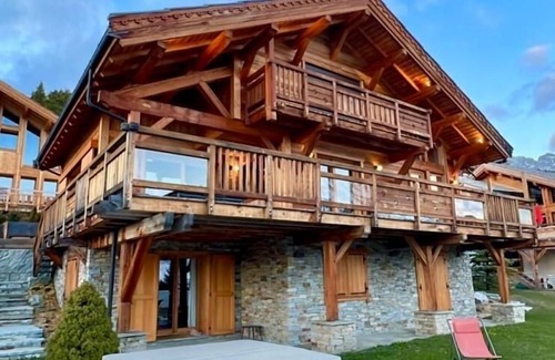 Montgenevre Ski Chalet | Montgenevre. new Tipamountain chalet, luxury, charm, 185m superb view.