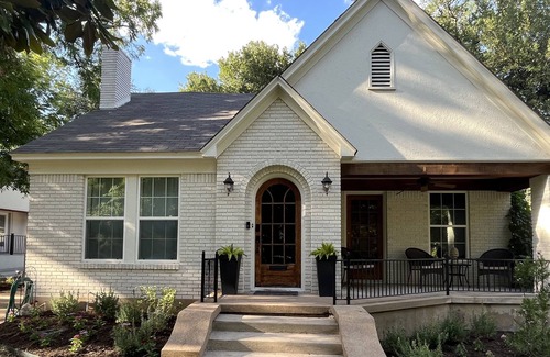Austin Ave. House | Monthly+ 1929 home in peaceful Castle Heights. Close to downtown, silos, Baylor.