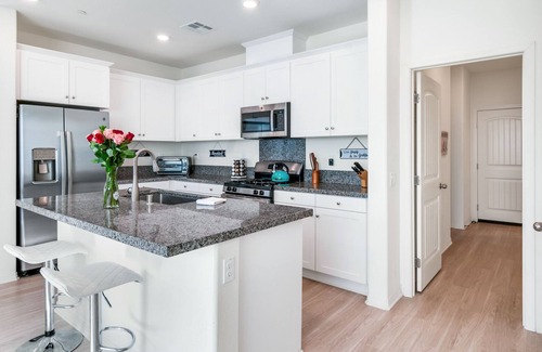 Fontana Condo | Monthly~Multiple HOA🏞️~2022 Built~讲中文