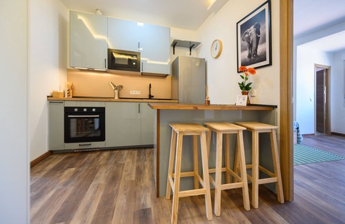 Valverde Apartment | Monthly Rental in Madrid - Shared flat with 3 bedrooms