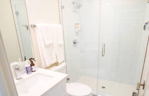 El Segundo Apartment | MONTHLY STAY DISCOUNTS! Modern Luxury Studio Pool BBQ Beach