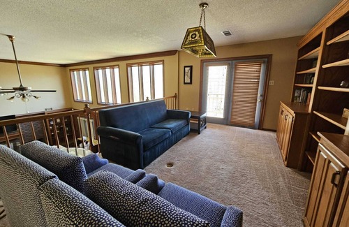 Olive Branch House | MONTHLY STAYS-Waterfront Estate – 10-Sleeping Area Retreat on Private Lake