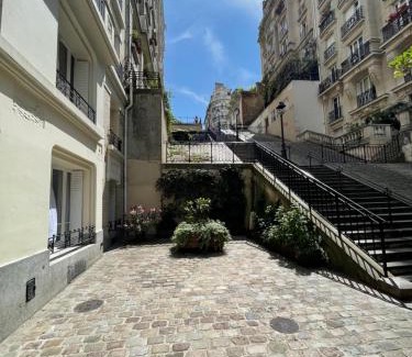 Montmartre Apartment | Montmartre sacré cœur