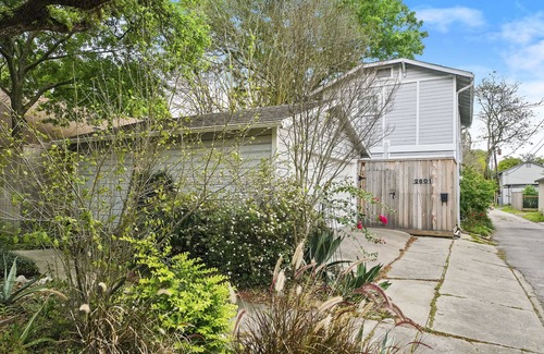 Neartown House | Montrose District Guesthouse with Private Yard across from Cherryhurst Park