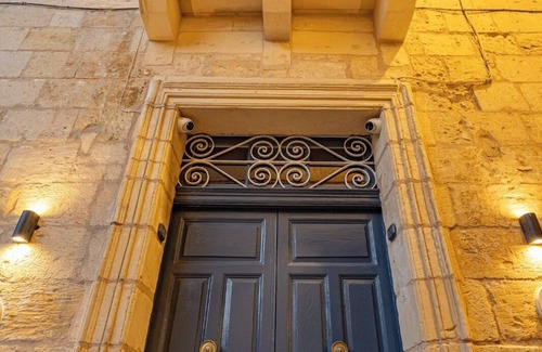 Bouvet Island House | Moon Malta Boutique Stay with Rooftop Pool Sea Views of Valletta, Grand Harbour