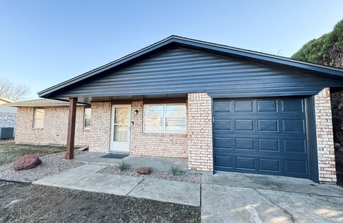 Cache House | Moonlight Mountains: New/Remodeled, Clean 4BR Home Near Fort Sill, Wichita Mts