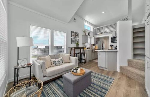 Fredericksburg Resort | Moonlight Views - Tiny Home #54nWelcome to enchanting getaway in Fredericksburg