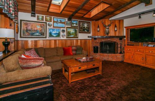 Big Bear Lake House | Moonridge Cottage-1817 by Big Bear Vacations