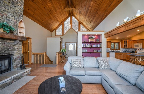 Waterfront Greens House | Moonrise Retreat | Lake Access, Private Pool!
