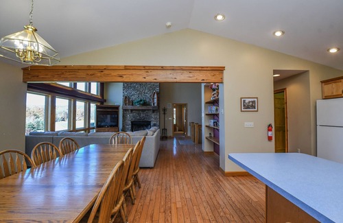 Waterfront Greens House | Moonrise Retreat | Lake Access, Private Pool!