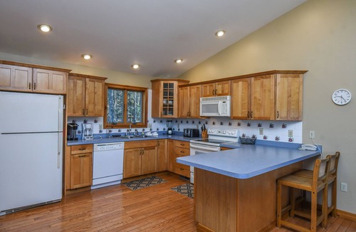 Waterfront Greens House | Moonrise Retreat | Lake Access, Private Pool!