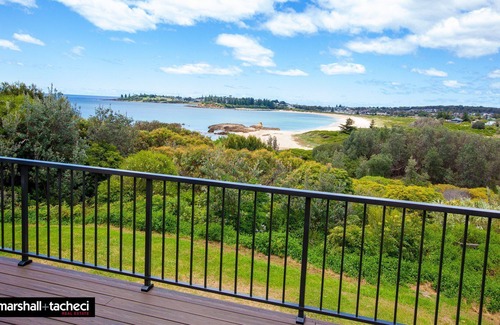 Bermagui House | Moorhead beach house: Spectacular beach and wetland views
