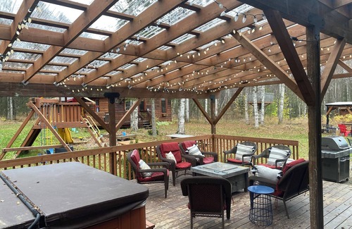 Eagle River Cabin | Moose Lodge Cabin , chalet & apartment , & 2 Hot tubs ! Sleeps 23