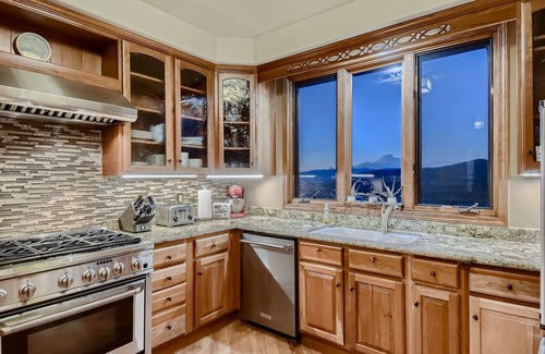 Warrior's Mark West House | Moose on the Loose: Private Hot Tub, Mountain Views, Quick Ski Access