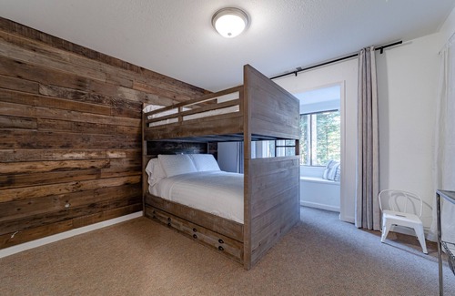 McKinleyville House | More than a place to stay...it's an experience! , basketball/volleyball court