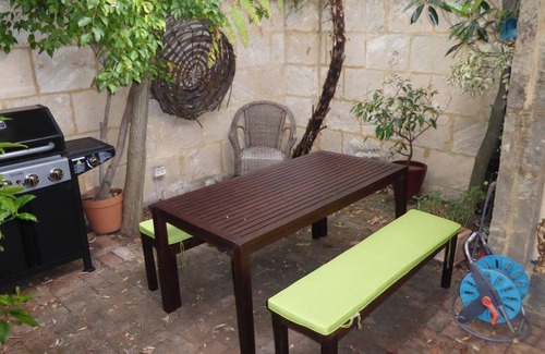 South Fremantle House | Morgano's Fish - great location, off street parking, free WiFi