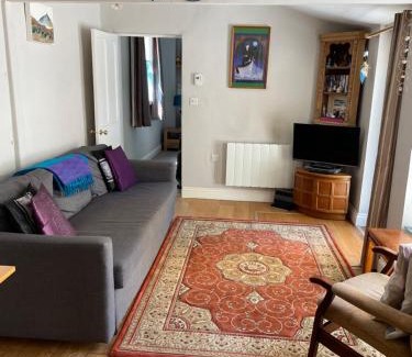 Glastonbury Apartment | Morning Sun Apartment Glastonbury