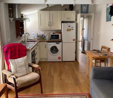 Glastonbury Apartment | Morning Sun Apartment Glastonbury
