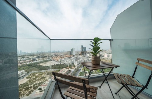 Emirates Hills Apartment | Morpheus Stays - Bali Vibes Studio in JVC