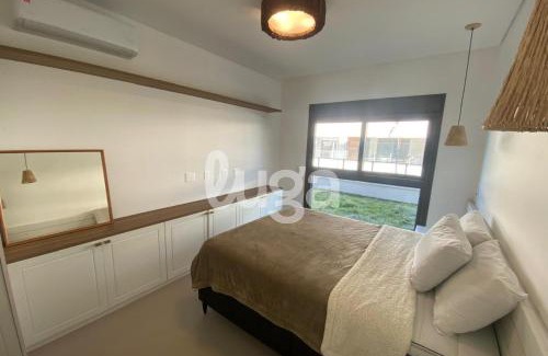 Morro das Pedras Apartment | Morro Pedras: Private Jacuzzi and Resort Pool.