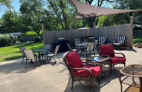 Lakeside House | Morton 1 –Fall Colors are coming, Game Room Fun, Fenced Yard – Dogs Welcome!