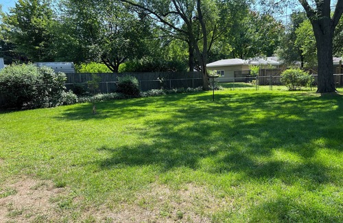 Lakeside House | Morton 1 –Fall Colors are coming, Game Room Fun, Fenced Yard – Dogs Welcome!