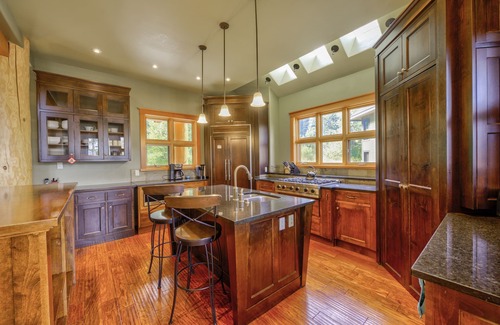 Golden House | Most Luxurious Ski-in/Ski-Out Chalet @Kmhr- 2800 Sft,4 BR,4 BA