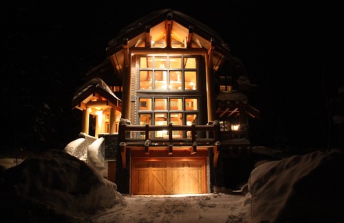 Golden House | Most Luxurious Ski-in/Ski-Out Chalet @Kmhr- 2800 Sft,4 BR,4 BA