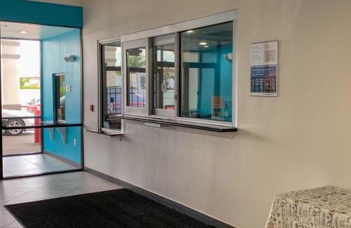 Houston Hotel | Motel 6 Houston, TX - Hwy 249 and Fallbrook