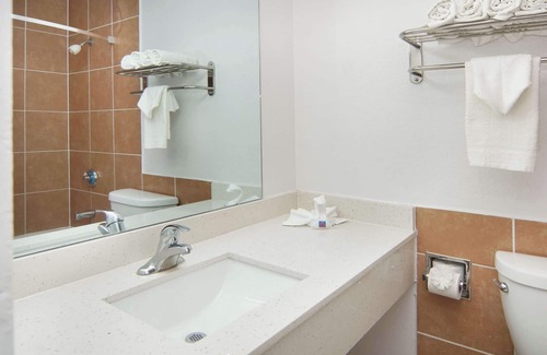 Lancaster Hotel | Motel 6 Lancaster, TX - DeSoto - Lancaster