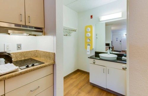 Norfolk - Virginia Beach Hotel | Motel 6 Norfolk, VA