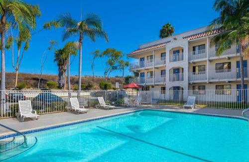 Lake Hotel | Motel 6-Oceanside, CA
