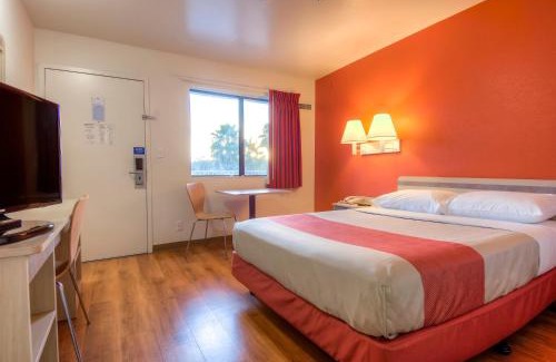 Lake Hotel | Motel 6-Oceanside, CA