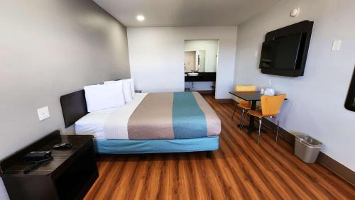 Webster Hotel | Motel 6-Webster, TX - Houston - Nasa Lake