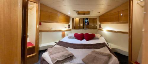 Trieste City Centre Boat Rental | Motor Yacht Raffaelli "Bonita"