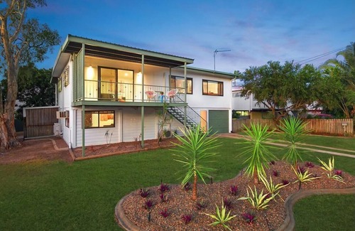 Mount Louisa House | Mount Louisa Renovated Family Home