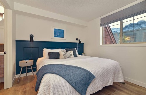 Cougar Creek House | Mount Rundle Hideaway, Heated Pool Hot Tub & Pets